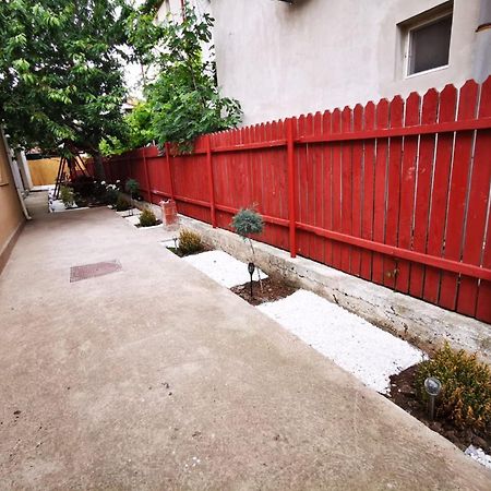 Отель Zapp House Костинешти Экстерьер фото