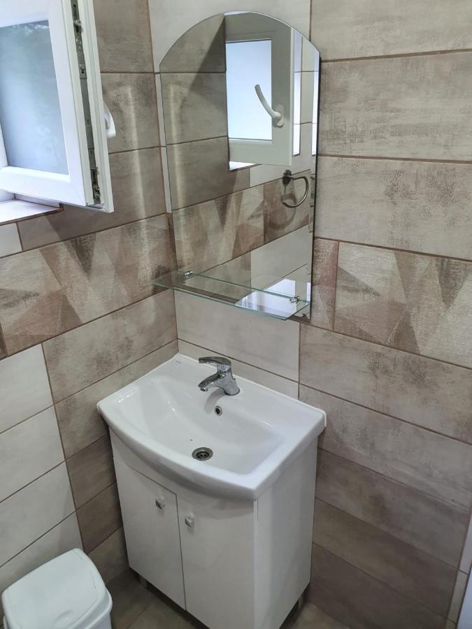 Отель Zapp House Костинешти Экстерьер фото