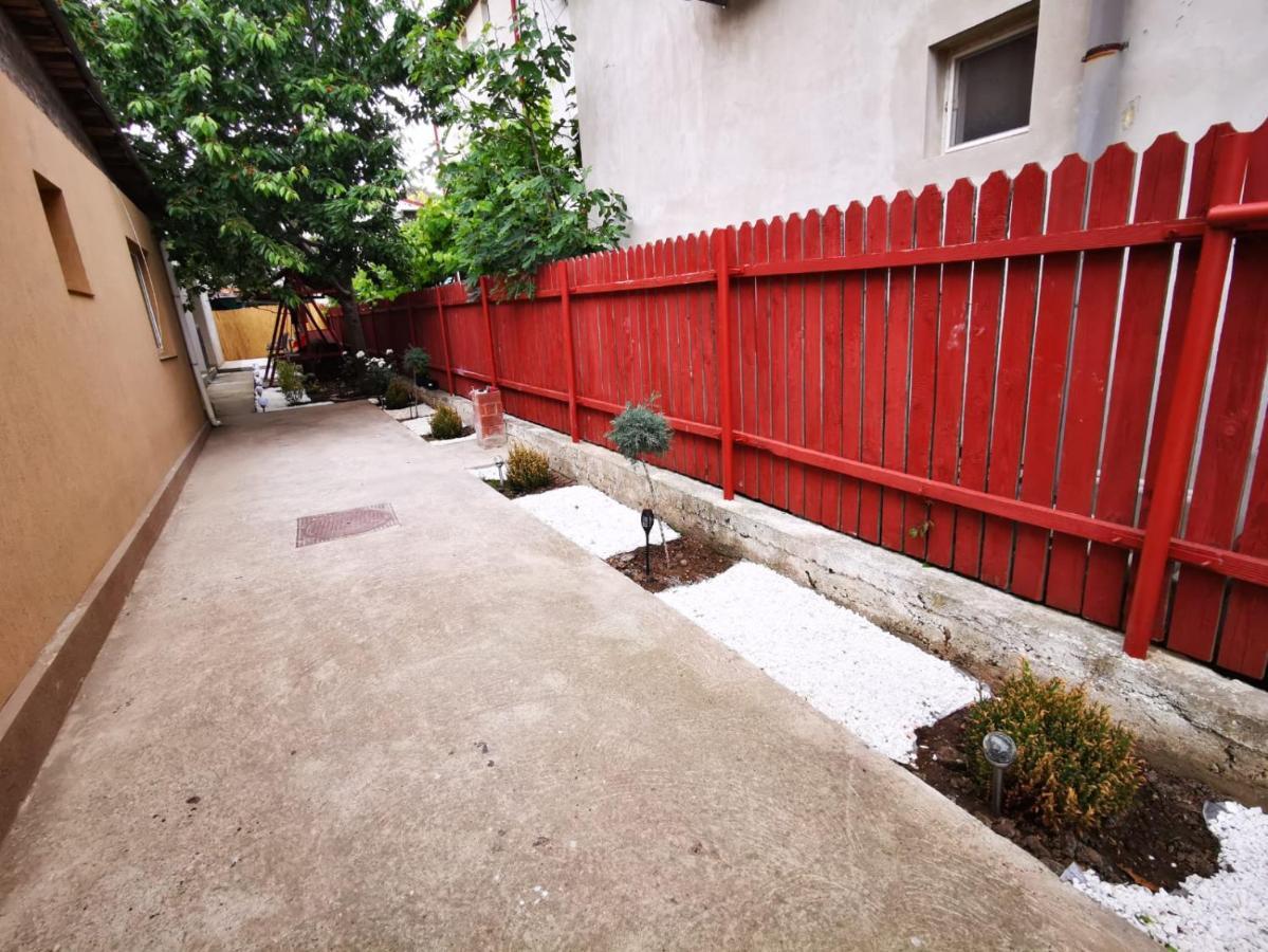 Отель Zapp House Костинешти Экстерьер фото