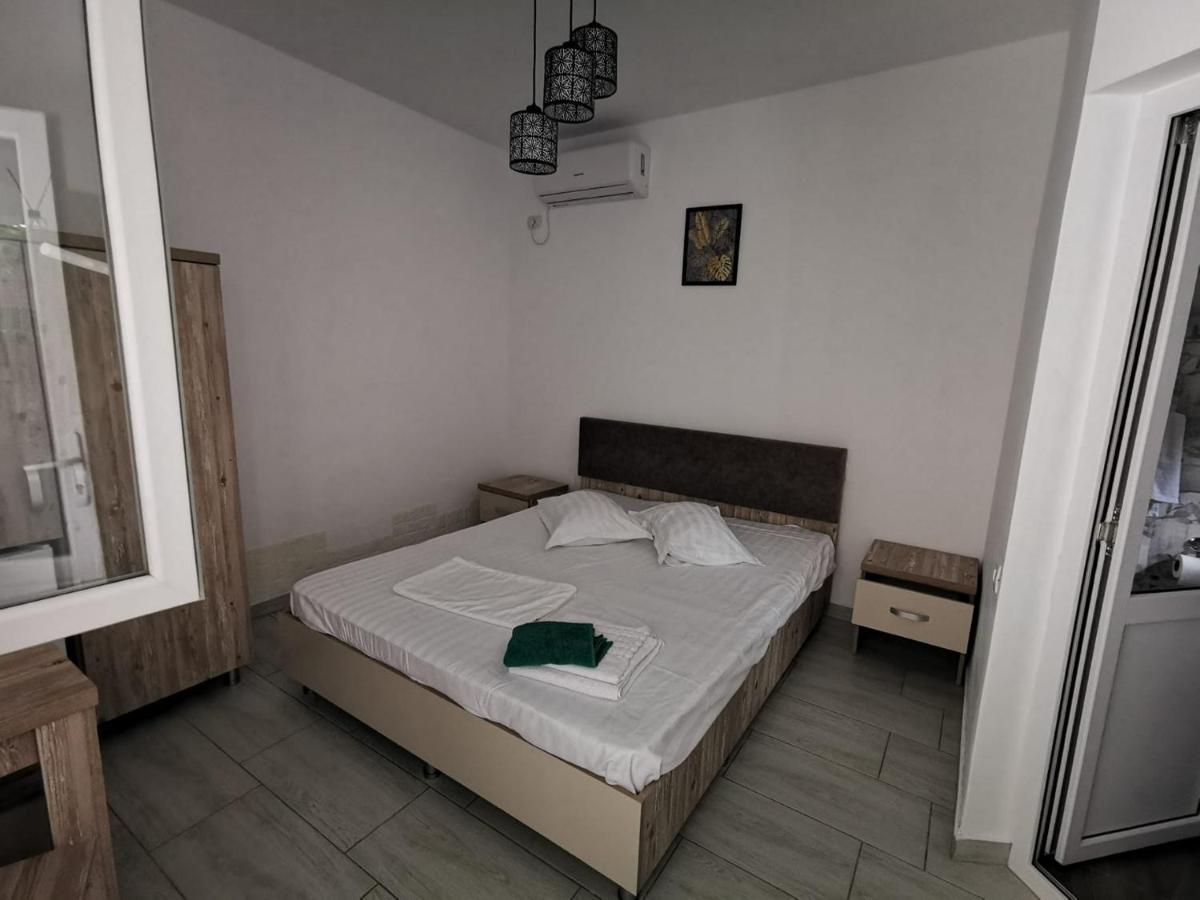 Отель Zapp House Костинешти Экстерьер фото