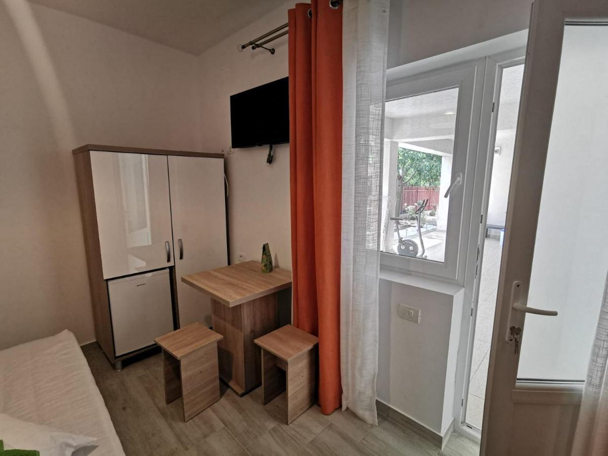 Отель Zapp House Костинешти Экстерьер фото