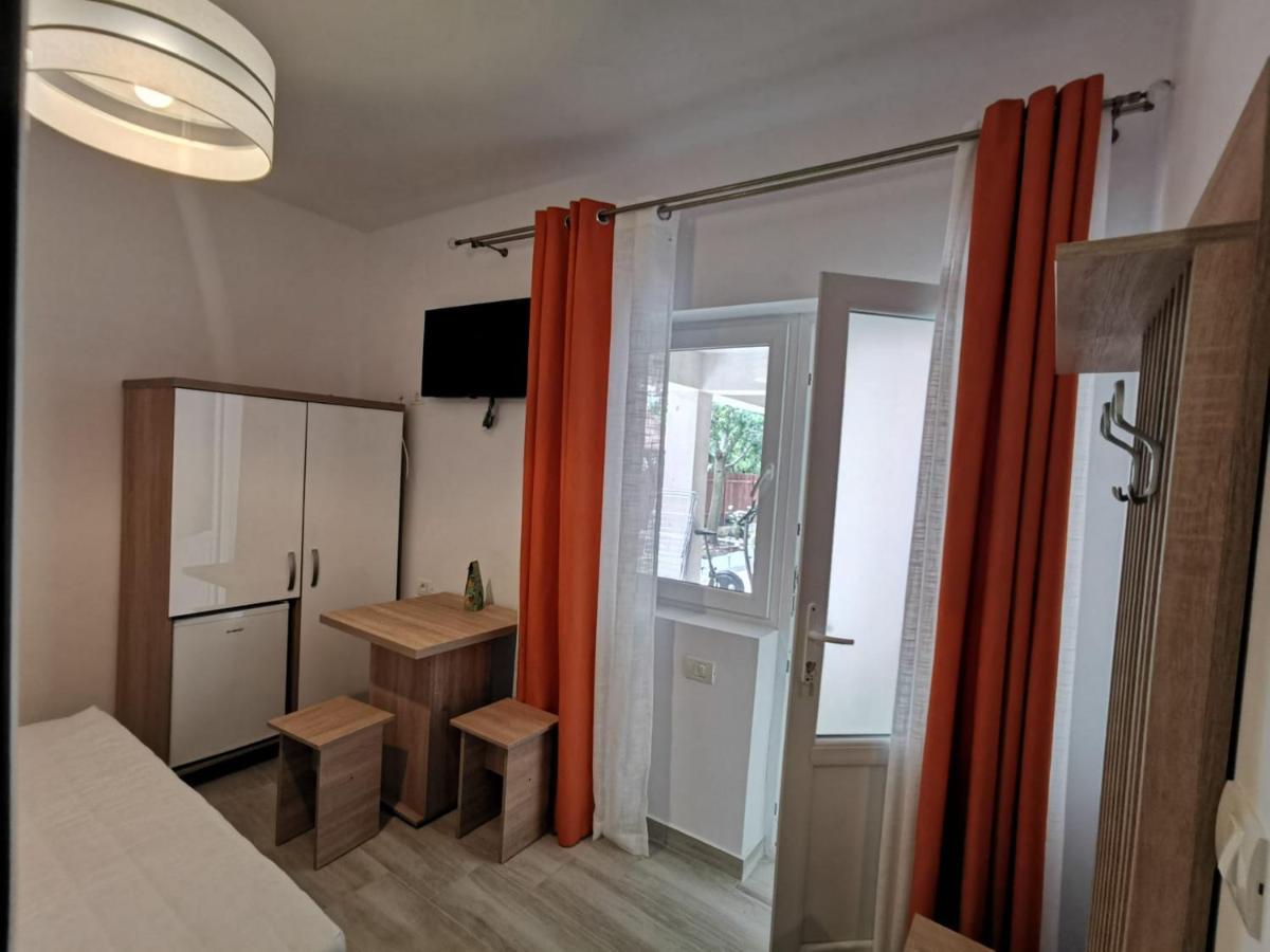 Отель Zapp House Костинешти Экстерьер фото