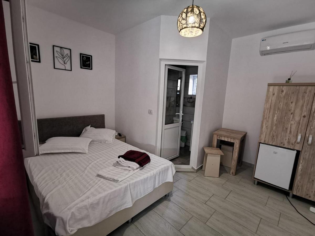 Отель Zapp House Костинешти Экстерьер фото